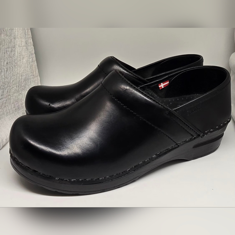 VGUC Sanita Black Leather Women's Clogs 7 - 7 1/2